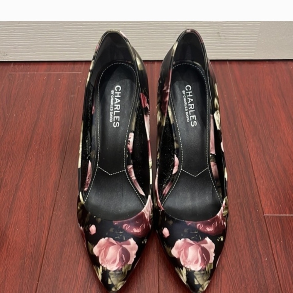 Charles by Charles David Women's Black Floral Pointed-Toe Pumps